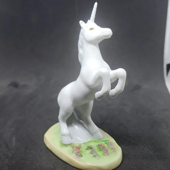 Porcelain Unicorn Figurine 🦄 - Picture 4 of 6